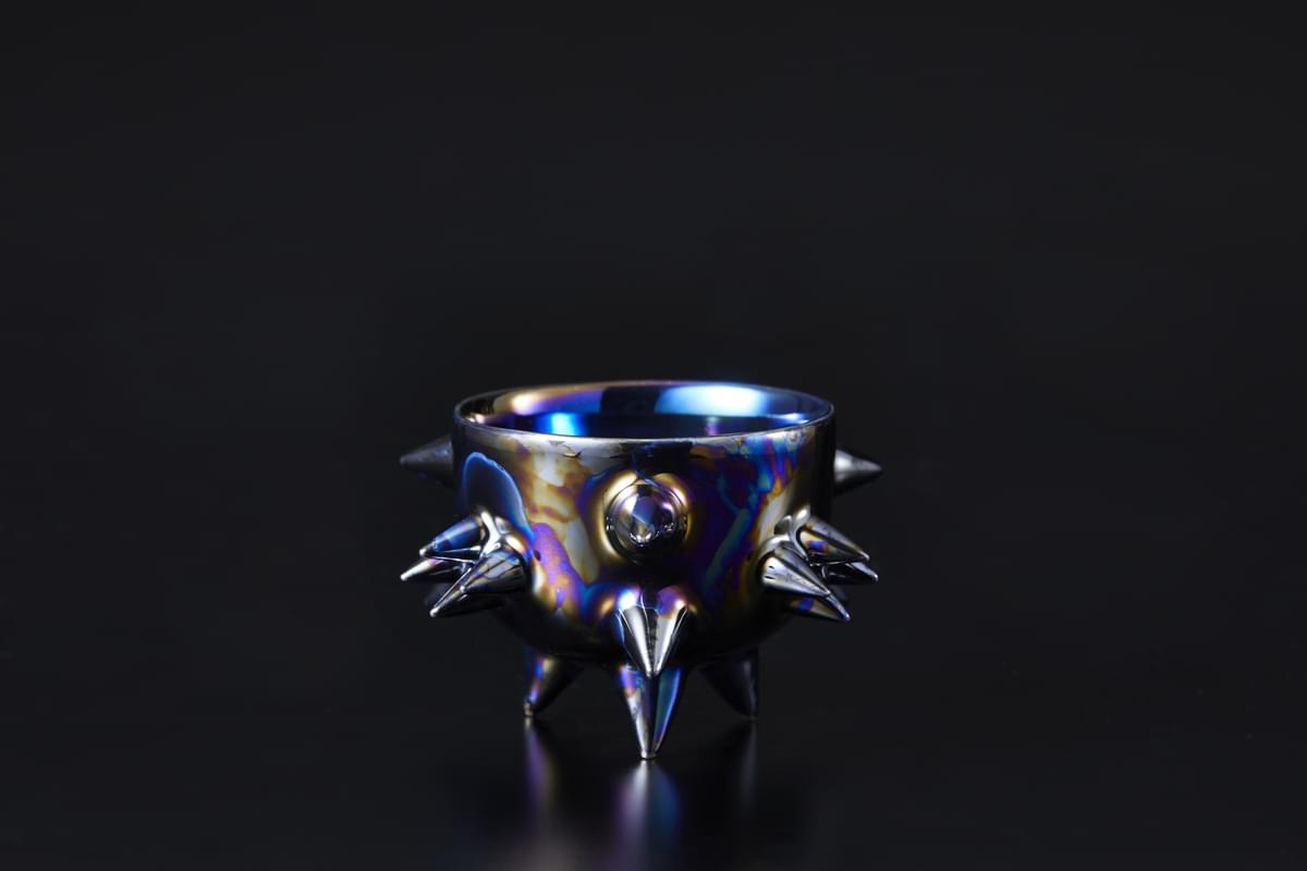 古賀崇洋氏による「SPIKY SAKE CUP」陶磁器のぐい呑み　ジャンク 古賀 崇洋 SPIKY SAKE CUP - メルカリ