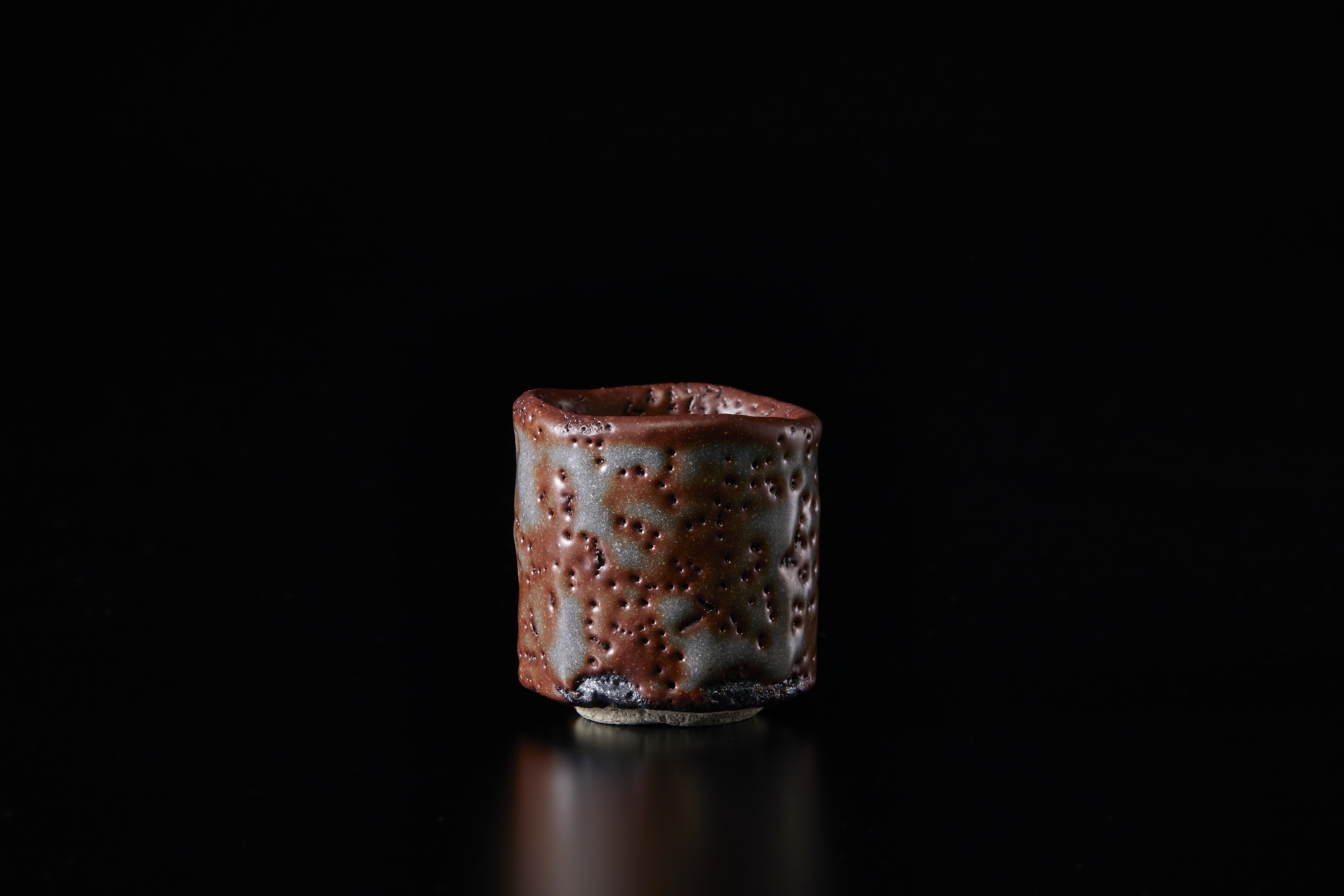加藤亮太郎　志野酒呑　志野焼　 供箱 共布 栞付き 加藤亮太郎 / 小倉志野酒呑（一点物） – HULS GALLERY TOKYO