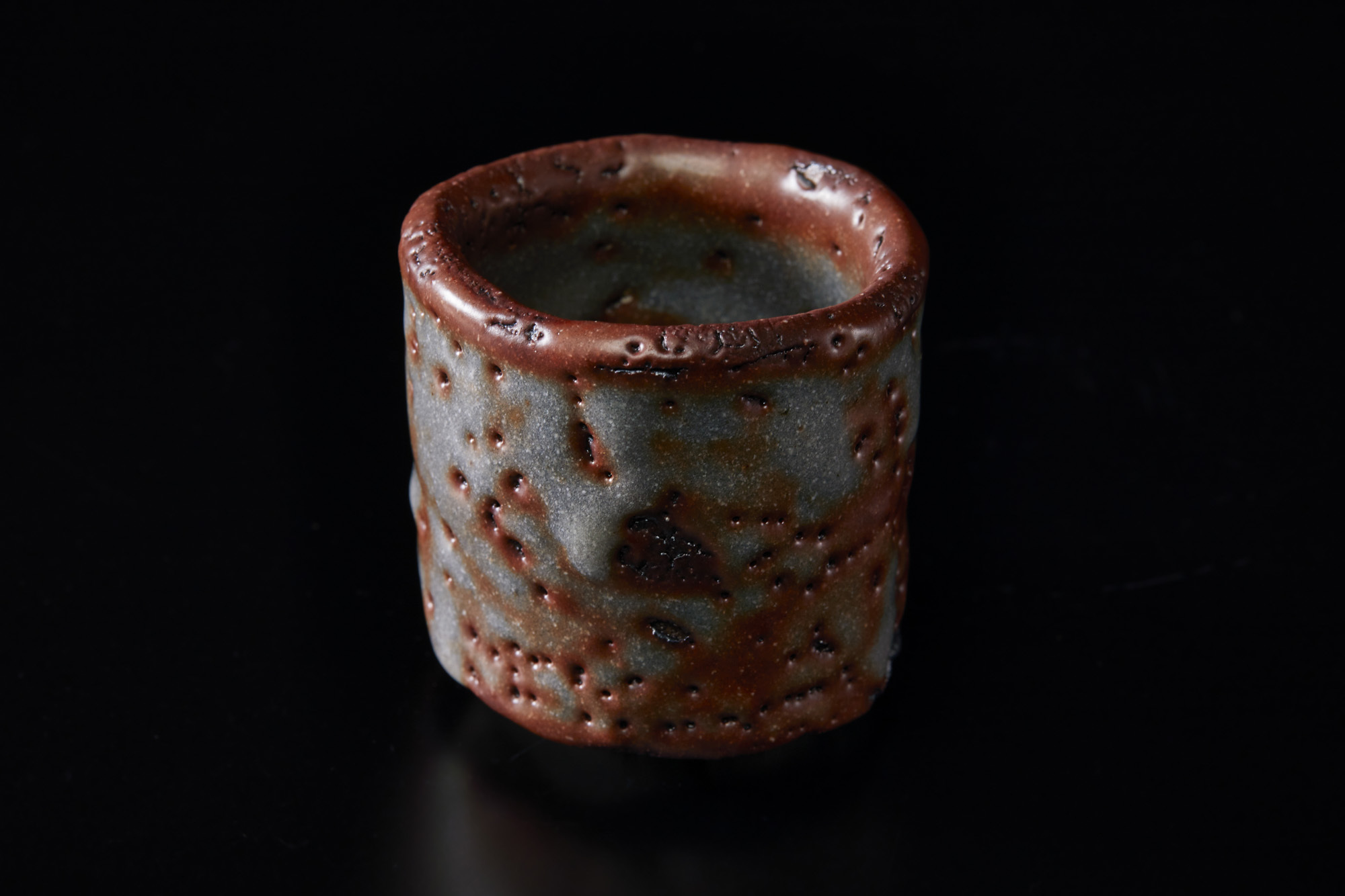 加藤亮太郎　志野酒呑　志野焼　 供箱 共布 栞付き ☆美品 加藤亮太郎 志野酒呑 共布・共箱付き/陶磁器/酒器/ぐい呑